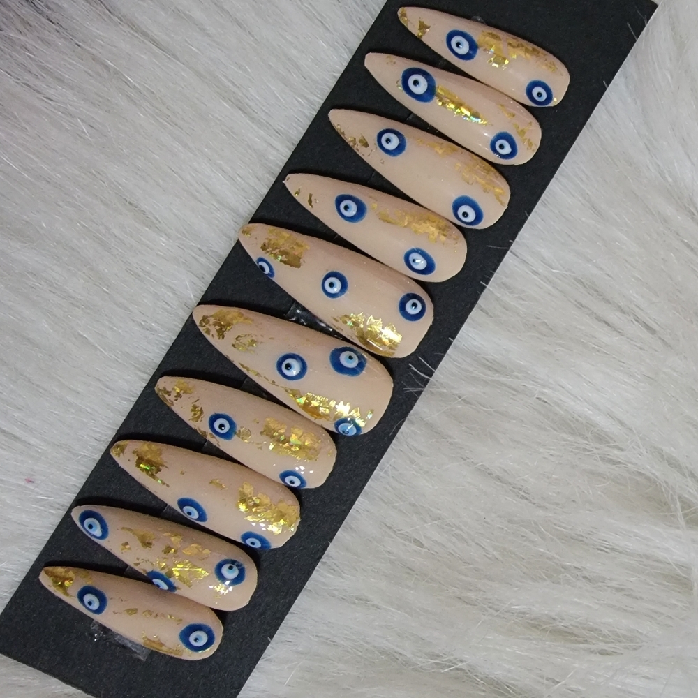 Press on nails